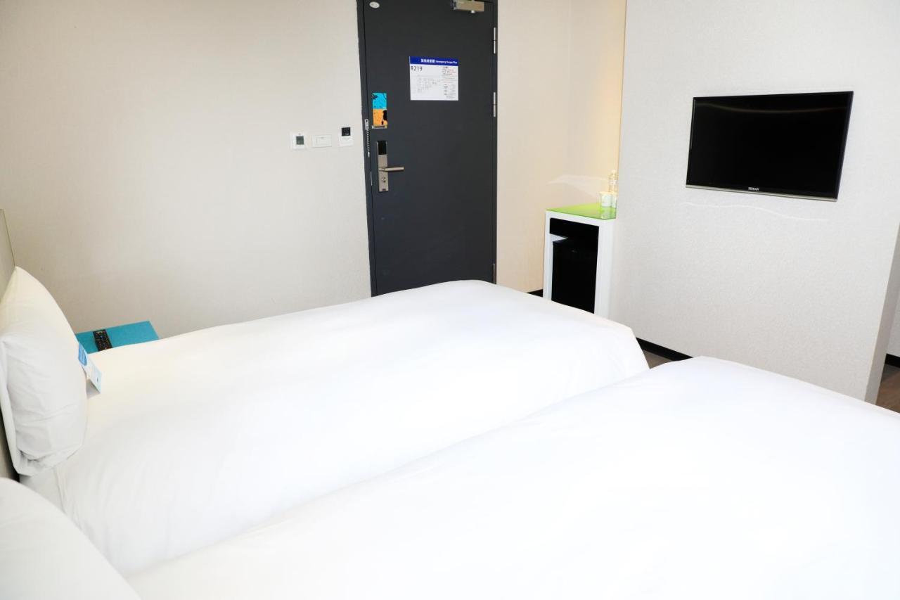 Wholesome Hotel Taipei Esterno foto