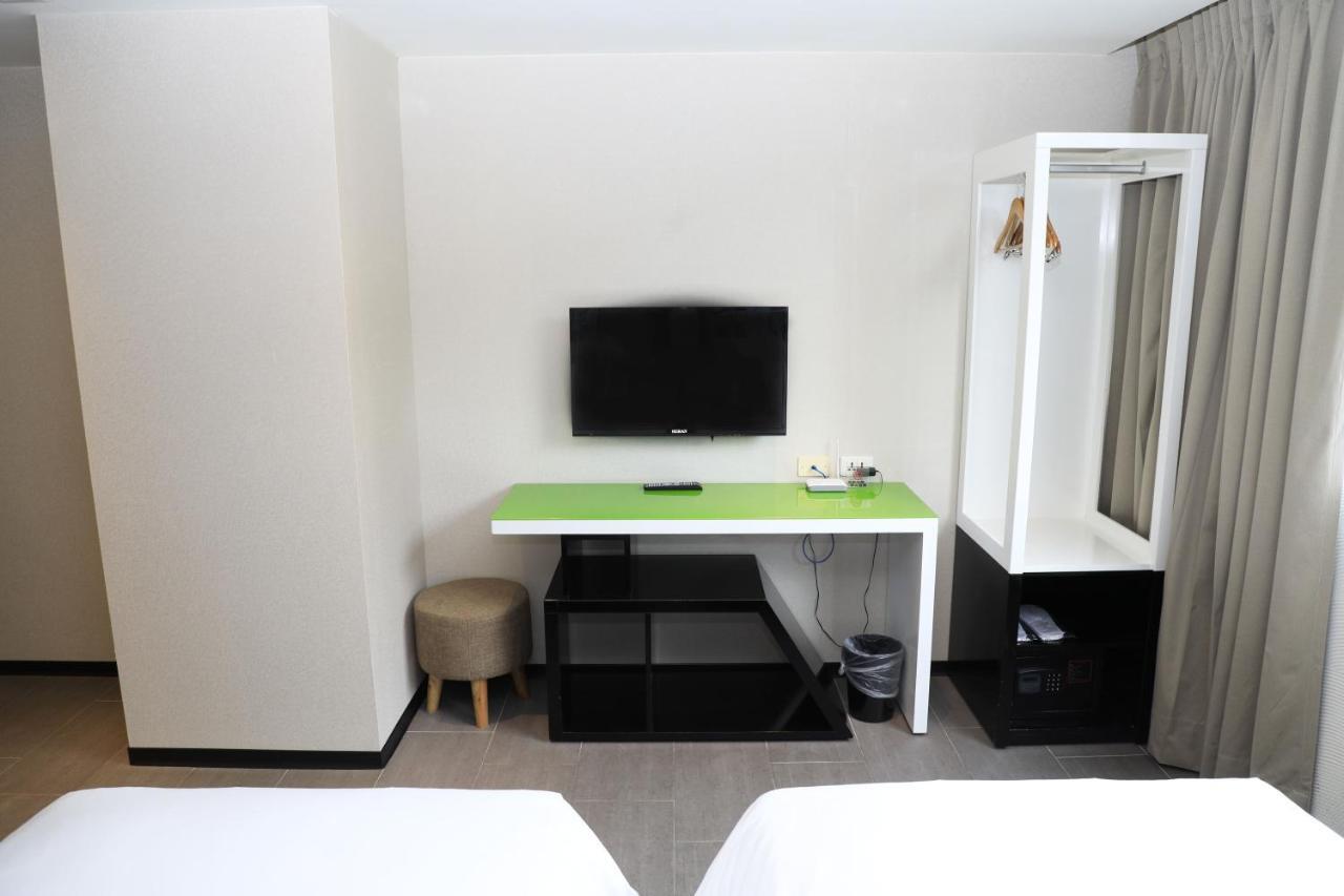 Wholesome Hotel Taipei Esterno foto